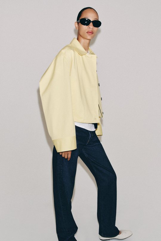 Look: cropped jacket and dark denim
