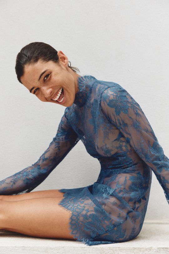 Look: blue lace dress